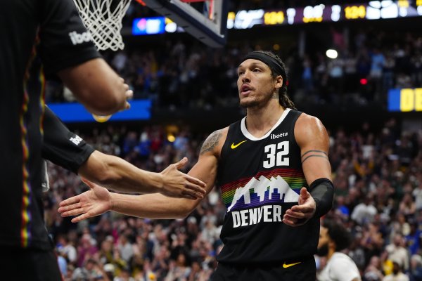 四川炒股配资 阿德尔曼：戈登今天参与了基础走动性训练 目前没有最新伤情消息